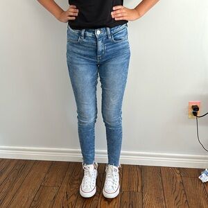 American Eagle Jeans Size 2 in mint condition, super soft and stretchy.